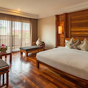 Deluxe Double or Twin Room Pool View